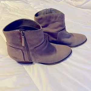 Nine West booties size 9